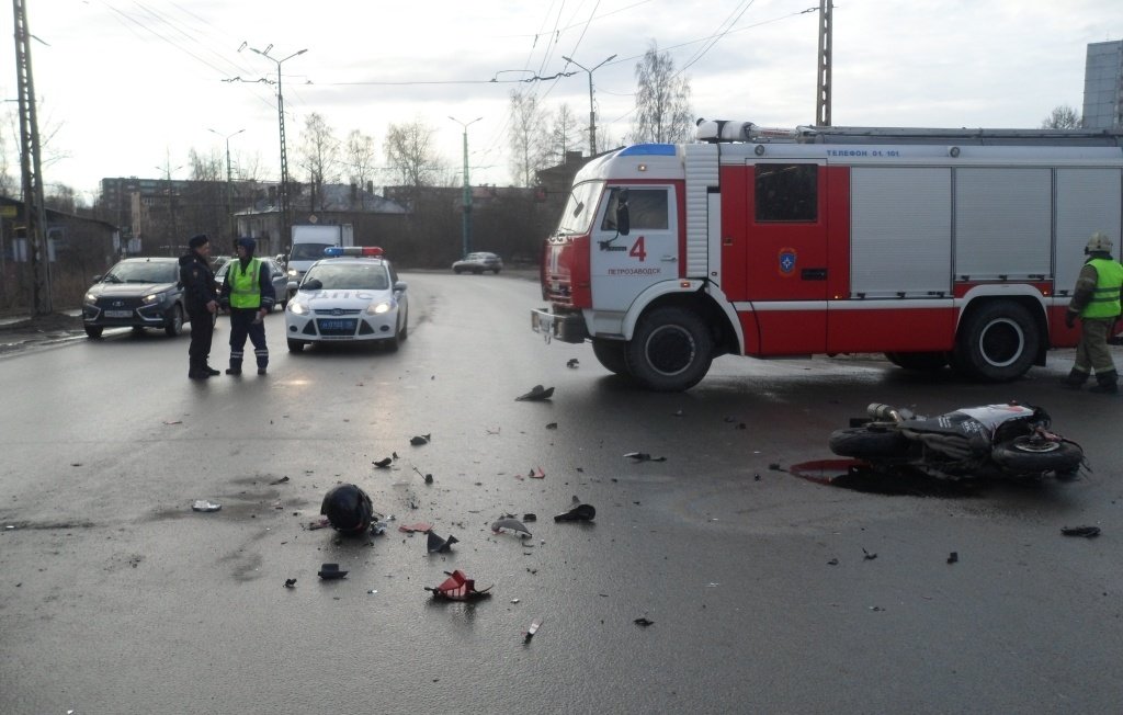 Пожарно-спасательное подразделение привлекалось для ликвидации ДТП в Лоухском районе.