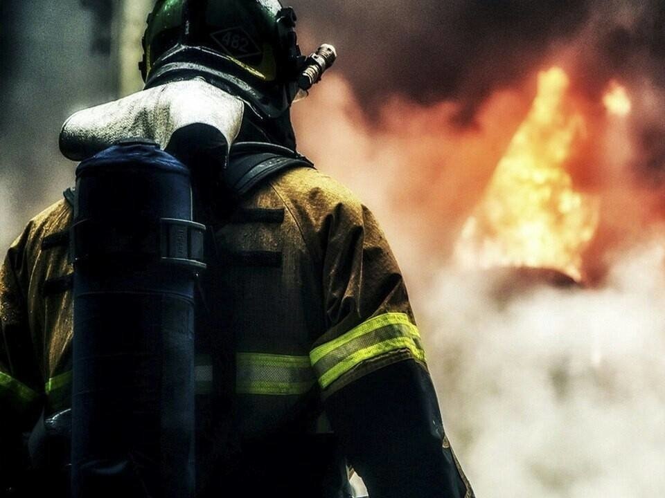 Пожарно-спасательные подразделения ликвидировали пожар в Лоухском районе.